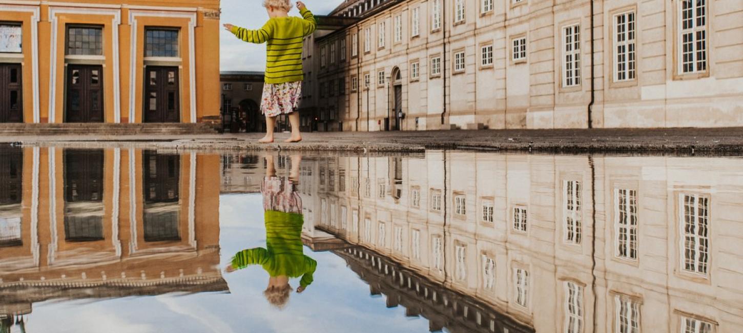 Child in front of Thorvaldsens Museum in Copenhagen