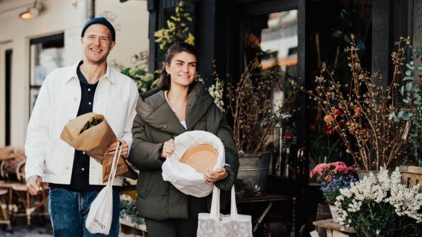 Couple shopping on Værnedamsvej, Copenhagen