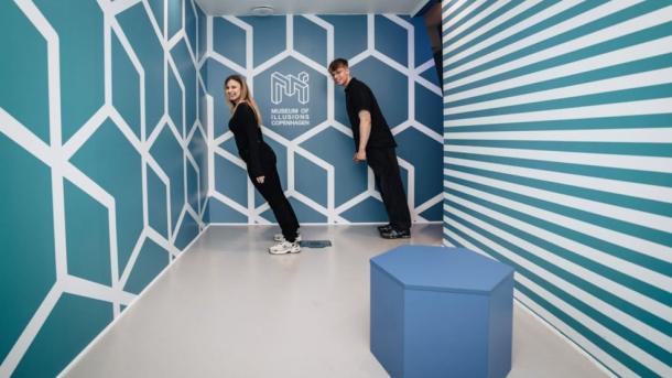 Youngsters havingfun at Museum of Illusions Copenhagen