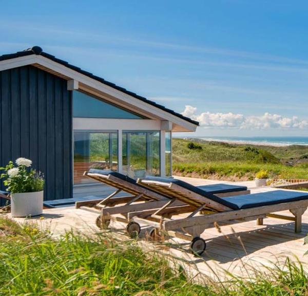 View over the ocean from a summerhouse, Sol og Strand