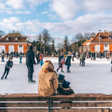 Patinoire à Frederiksberg à Copenhague en hiver