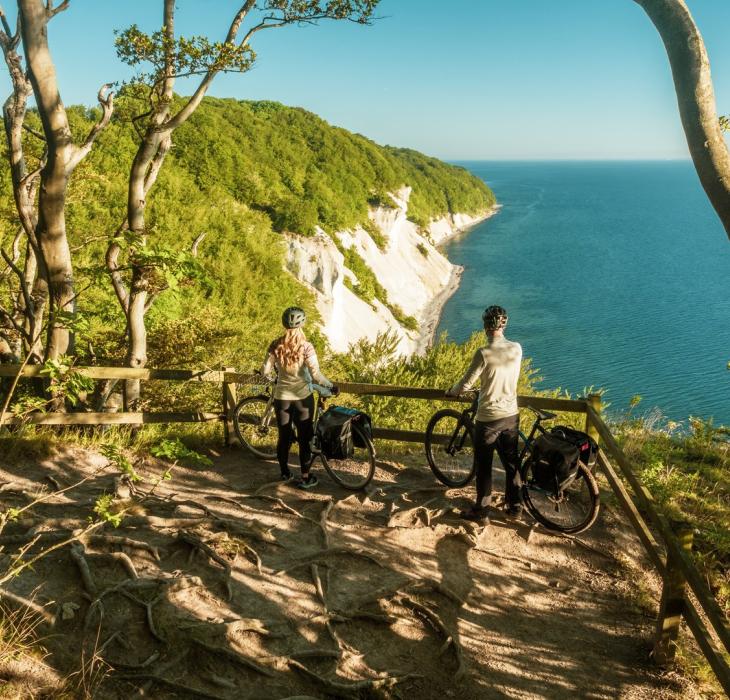 A couple with their bikes, exploring the coastland near Møns Klint